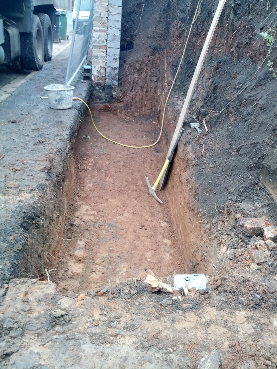 retaining-wall-house-in-worcester-1